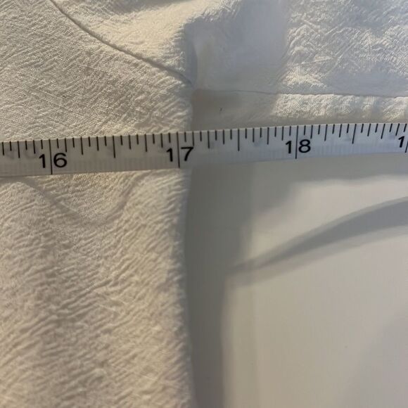 𝅺urban Romantics white mid length sleeves V-neck button front loop waist SZ M - Picture 8 of 9